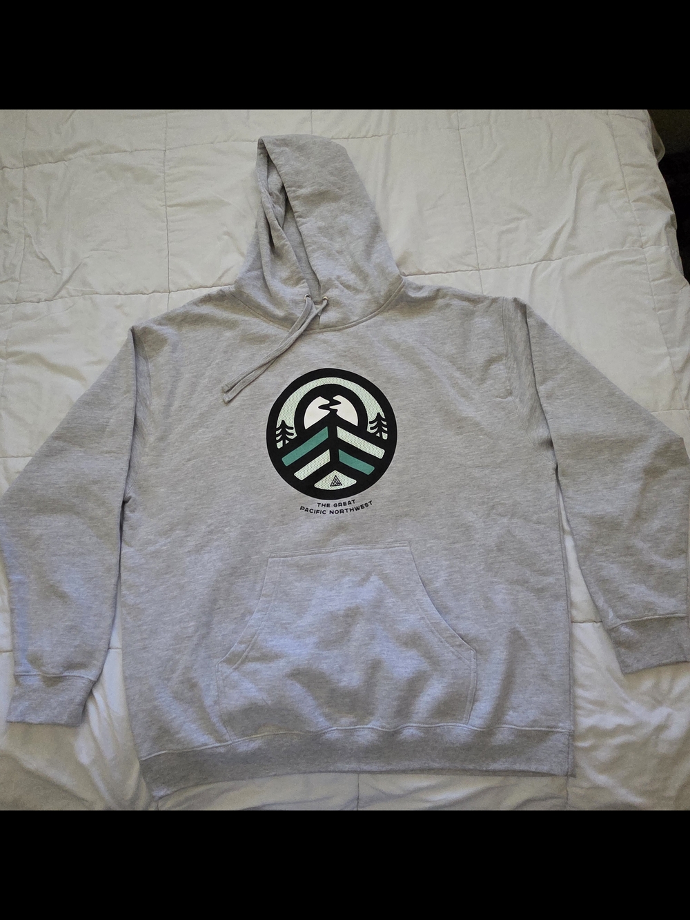 Men's Gray Pullover Hoodie with Badge Graphic